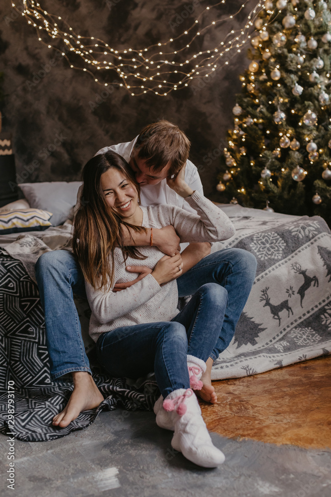 Obraz premium Romantic couple in love feeling happiness about their romance spending christmas eve together- Image