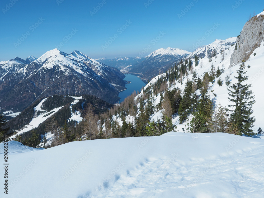 Winter in den Bergen am Achensee