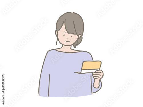 通帳を持っている女性