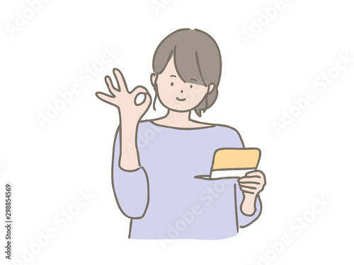 通帳を持っている女性