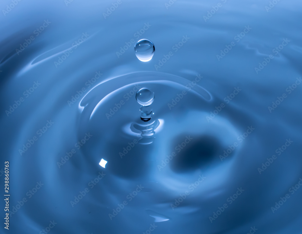 Water drop falling and drips on mirror. Water drop splash and make perfect circles on water surface. Water drop falling and drips on mirror. Water drop splash and make perfect circles on water surface.