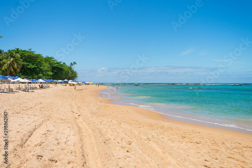Fototapeta Naklejka Na Ścianę i Meble -  A view of Farol de Itapua beach - calm waters and beautiful turquoise sea - Salvador, Bahia (Brazil)