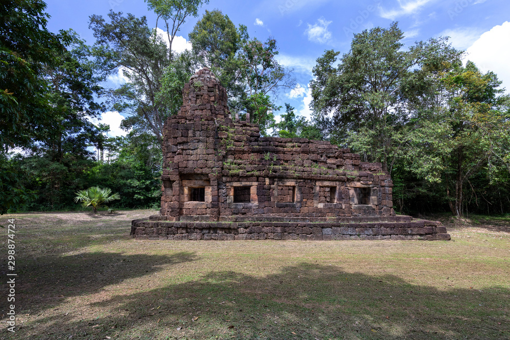 タイとカンボジアの国境の遺跡プラサートタームアン