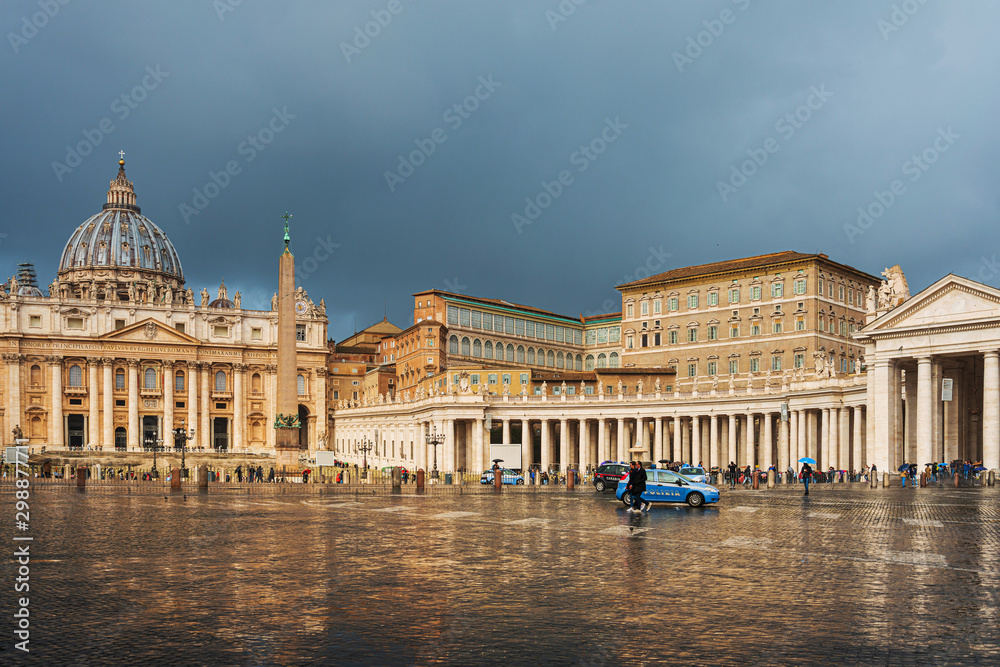 Obraz premium VATICAN CITY,VATICAN - January 18, 2018: Street view of Vatican city