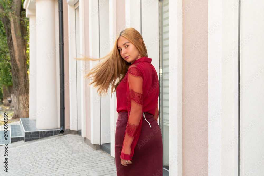 girl goes and turned around girl goes and turned around