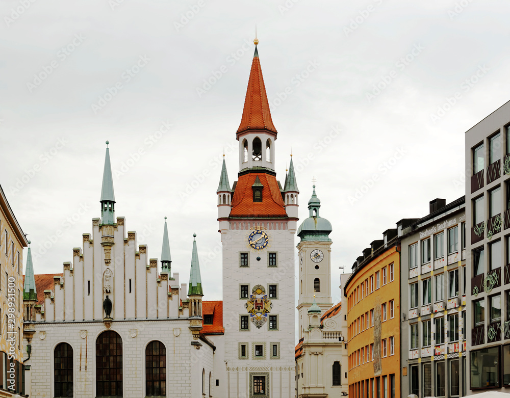 Altes Rathaus (Old Town Hall) in Marienplatz, the famous central square ...