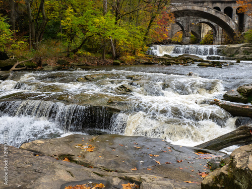 Canvas Print waterfalls and arches in autumn