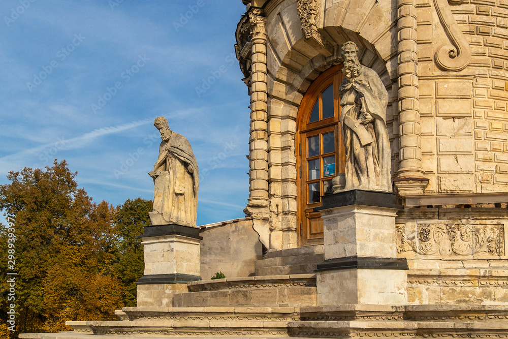 Sculptures at the entrance to the Church of the Sign of the Blessed Virgin Mary in Dubrovitsy