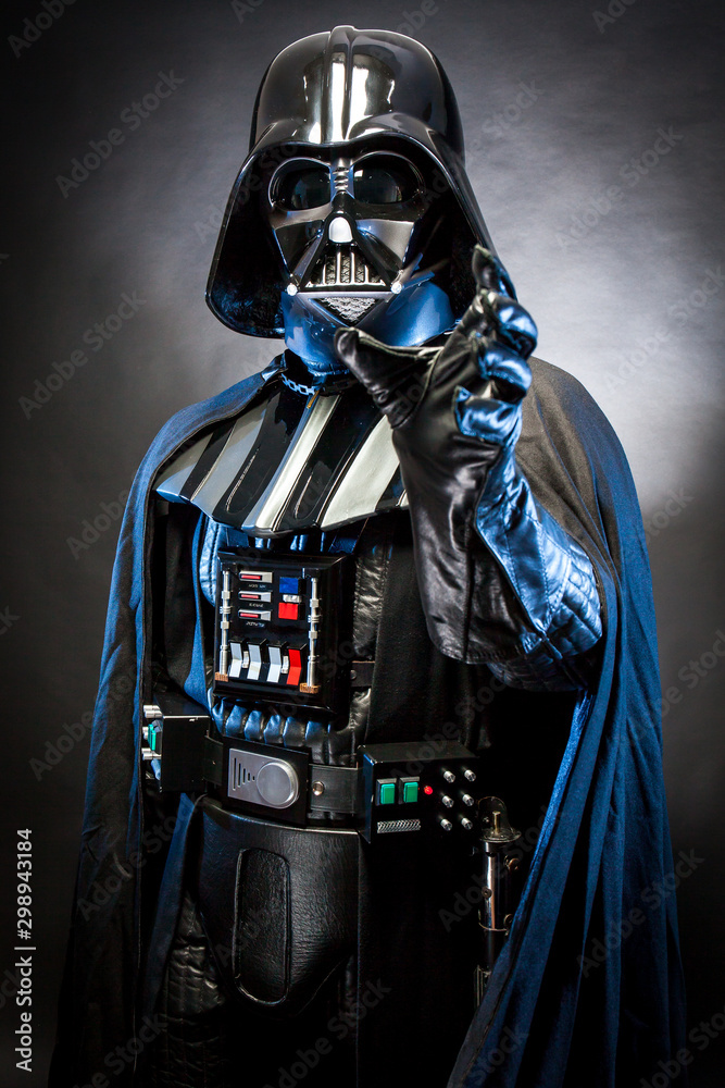 Ostentoso Nombre provisional Peladura AN BENEDETTO DEL TRONTO, ITALY. MAY 16, 2015. Half-lenght portrait of Darth  Vader with grab