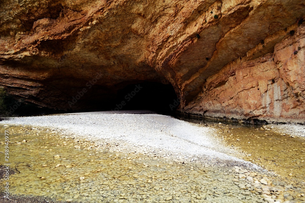 Cueva en Alquézar (Huesca).