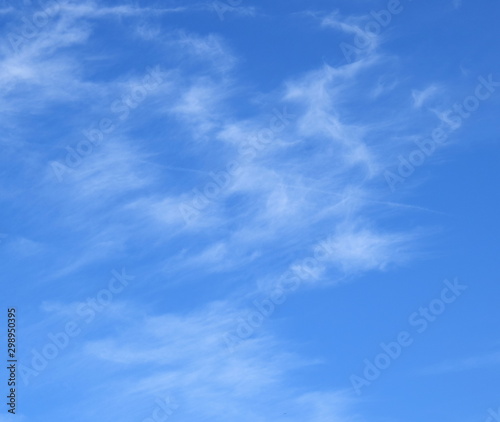 Schleierwolken am blauen Himmel - Himmelsbilder
