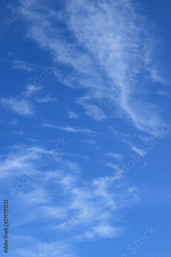 Schleierwolken - Wolken - blauer Himmel