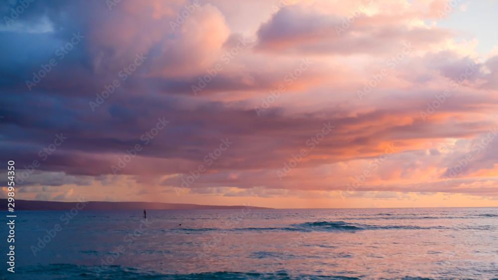 Fototapeta premium Surreal sky during golden hour sunset at Maui, Hawaii