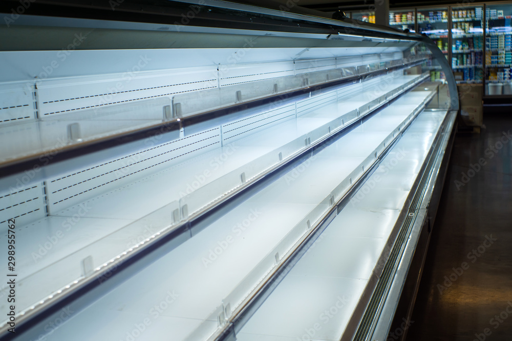 Obraz premium empty store shelves sale of goods. The concept of black Friday purchases of goods