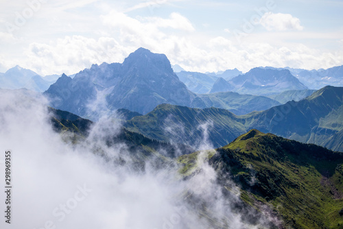 Bergsommer: Majestätischer Blick vom Diedamskopf auf das Allgäu und den Bregenzerwald © andhall