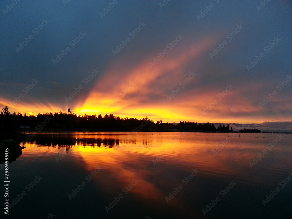 Fototapeta premium sunset over lake
