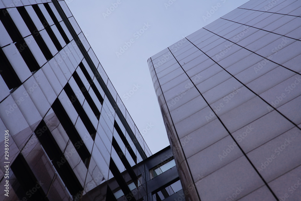 Obraz premium Architektur der Moderne in Form von Hochhäusern oder Wolkenkratzern
