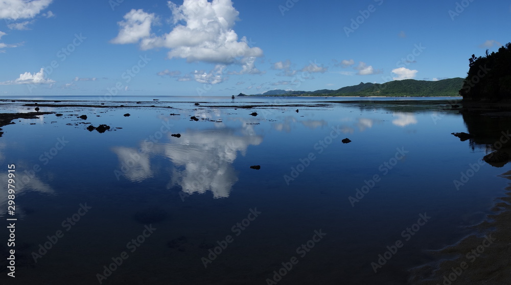 Spiegelung der Wolken auf dem Meer von Ishigaki japan Pazifik Okinawa Spiegelung der Wolken auf dem Meer von Ishigaki japan Pazifik Okinawa