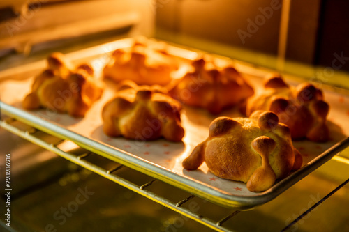 PAN DE MUERTO RECIEN HORNEADO