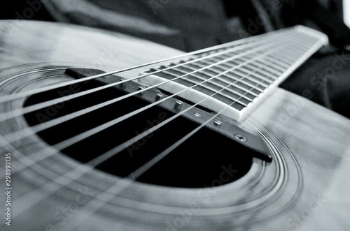 Las cuerdas de una guitarra