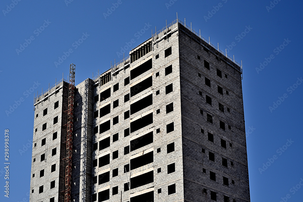 Predio em construção de bloco estrutural cor cinza Predio em construção de bloco estrutural cor cinza
