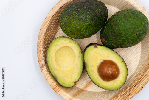  Avocado in a recycle bowl By producing from dried betel nut leaf Racing is a natural material