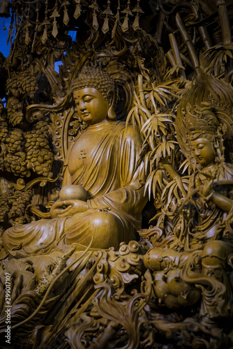 Statues of Buddha © YING