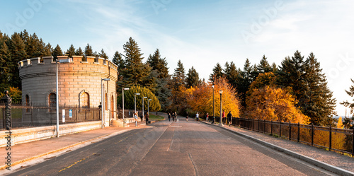 Canvastavla Scene of Mt. Tabor's water reservoirs park in Oregon state