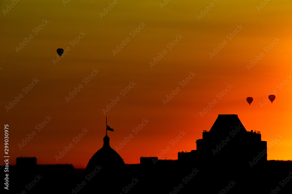 Obraz premium Dawn Balloon silhouette