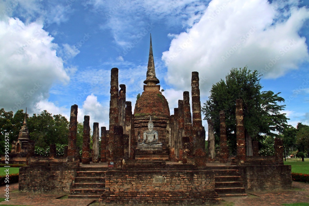 Obraz premium Parque histórico de Sukhothai, Tailandia.