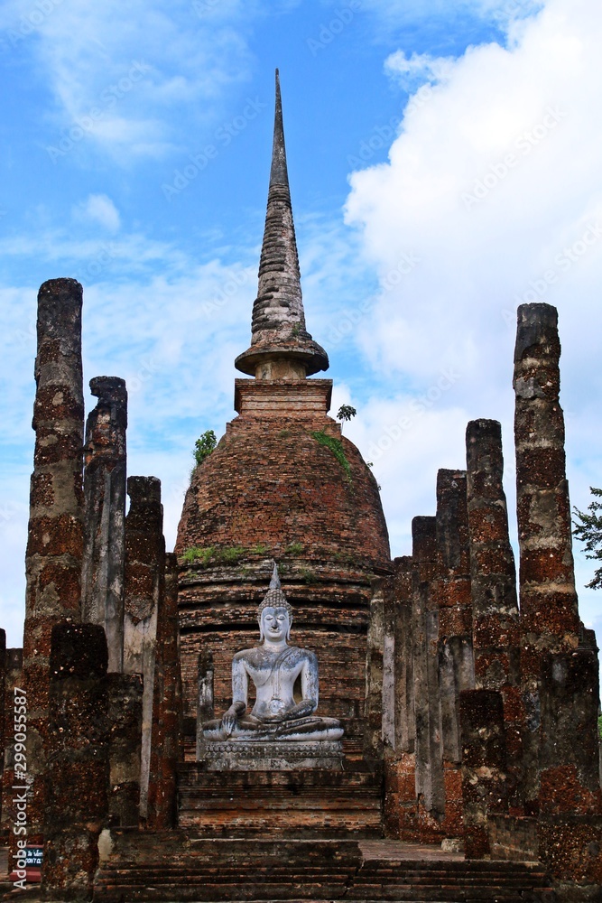 Obraz premium Parque histórico de Sukhothai, Tailandia.