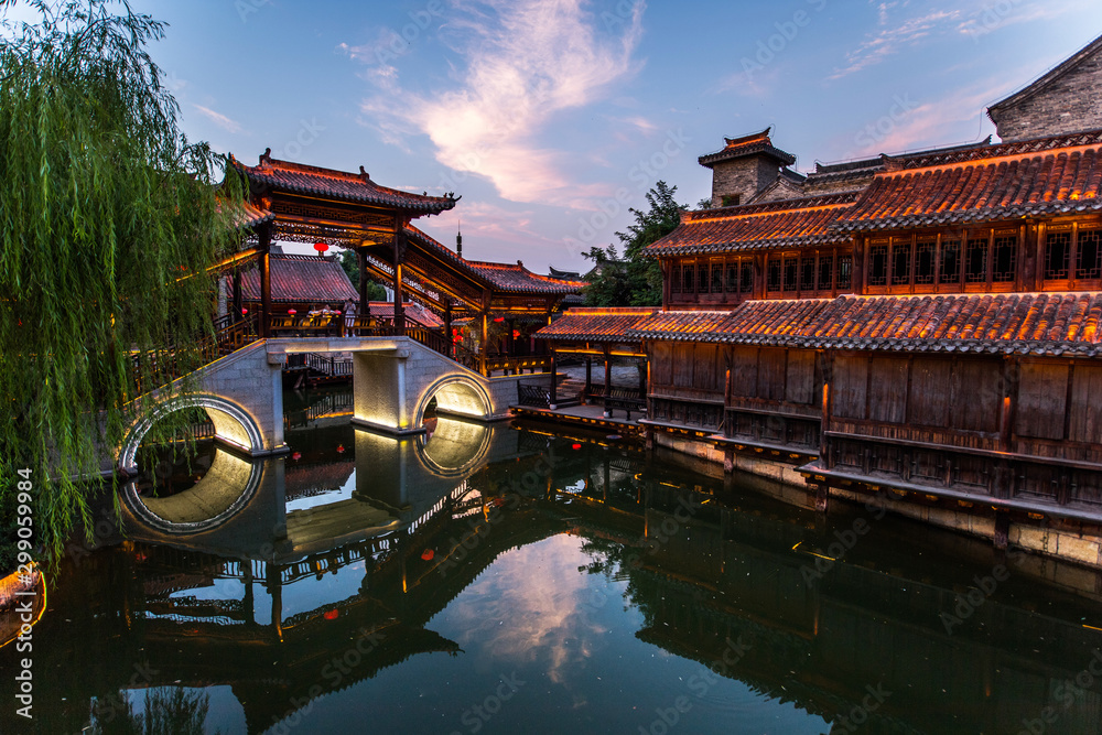 Obraz premium Taierzhuang is located in Zaozhuang in Shandong, is the largest water town in China. Historically, it was an important hub along the Grand Canal, China.