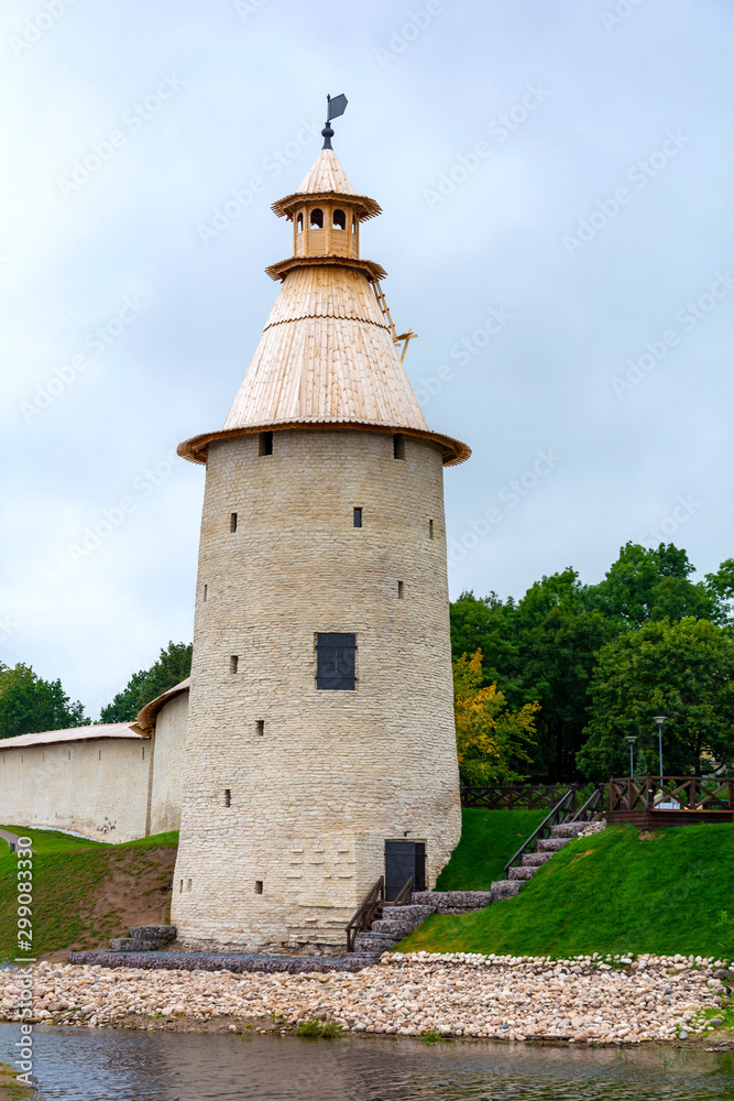 Pskov, The high tower of the Roundabout city at the mouth of the Pskovа river