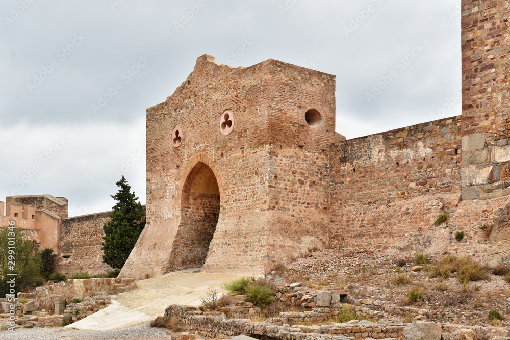 Puerta de entrada en el castillo de Sagunto