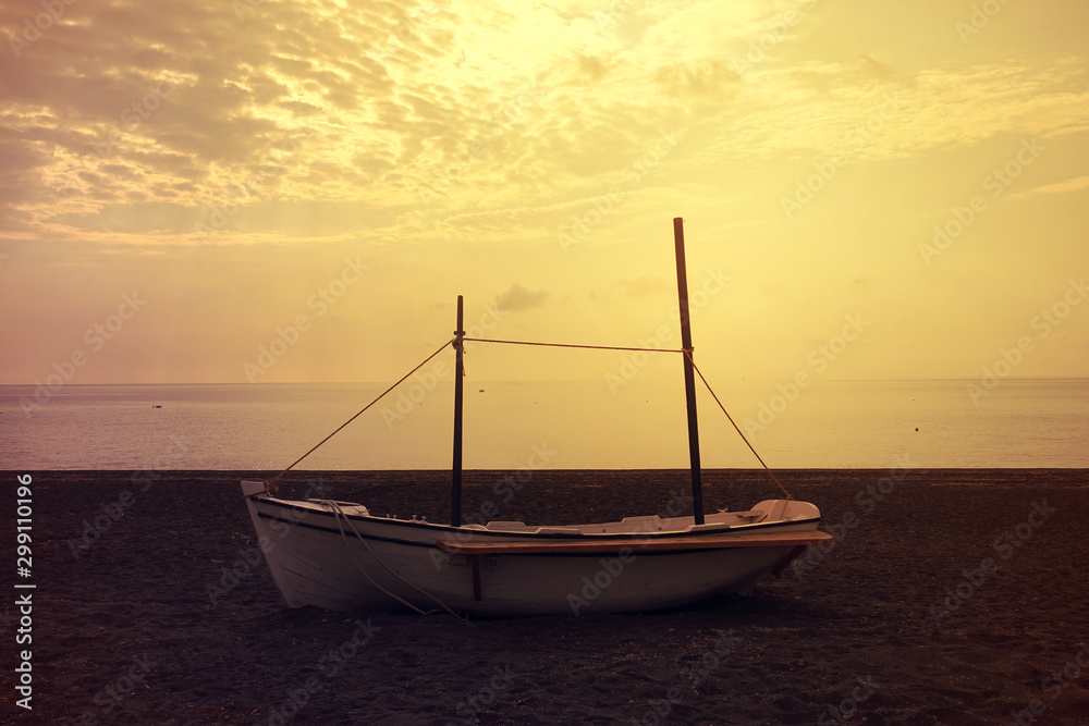 Naklejka premium Sunrise in popular volcanic beach of Perissa with dark sandy seascape, Santorini island, Cyclades, Greece