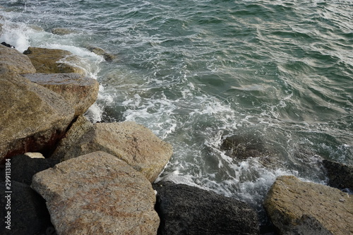 waves crashing on rocks © PAINTORS