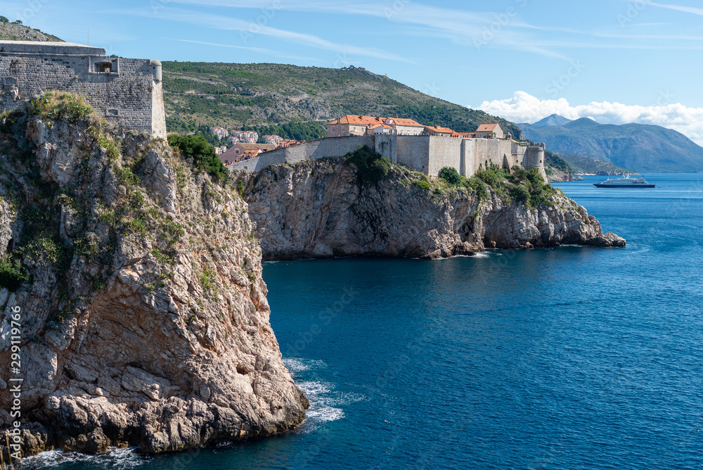 Cidade de Dubrovnik na croácia e o forte Lovrijenac visto por fora. Onde foi gravado Game of Thrones, king's landing