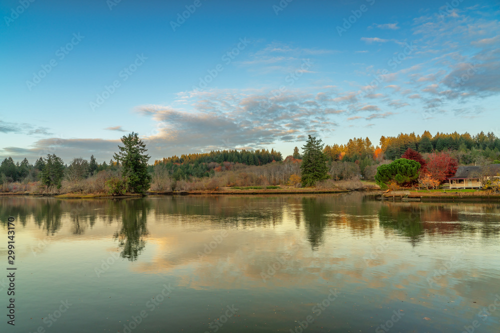 Obraz premium Mud Bay Autumn Colors At Sunset