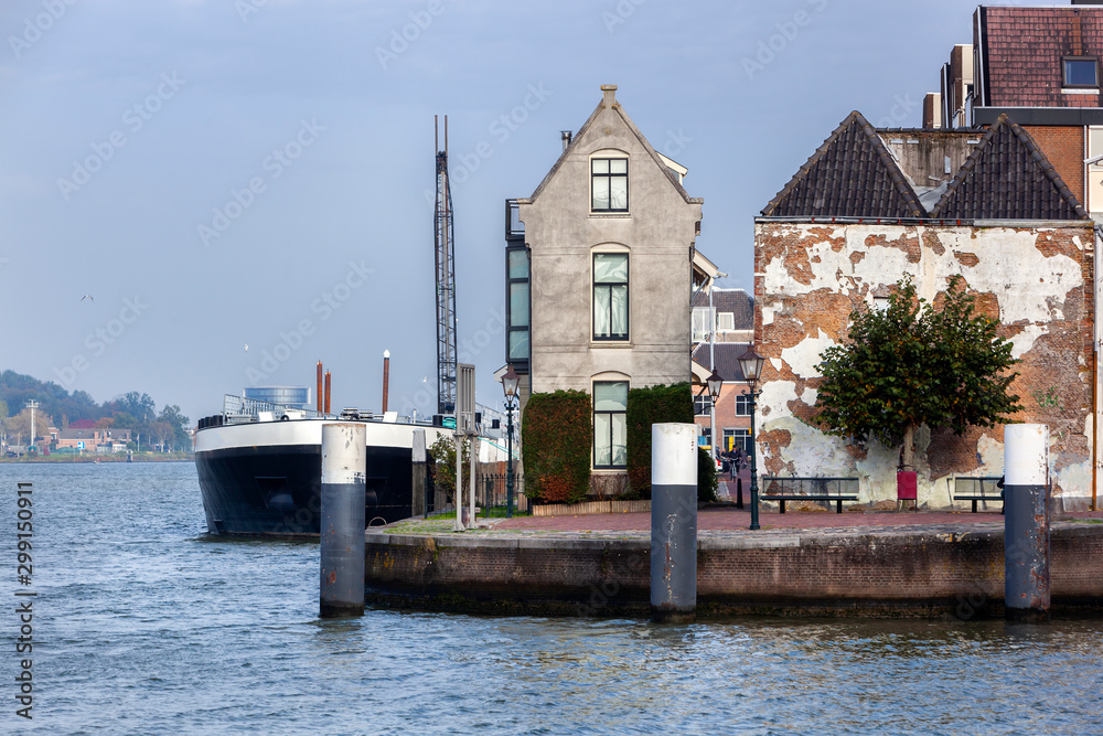 Naklejka premium Quay of the river Oude Maas in Dordrecht