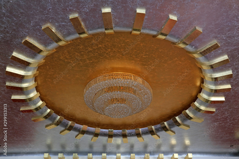 Fototapeta premium Glass chandelier modelling