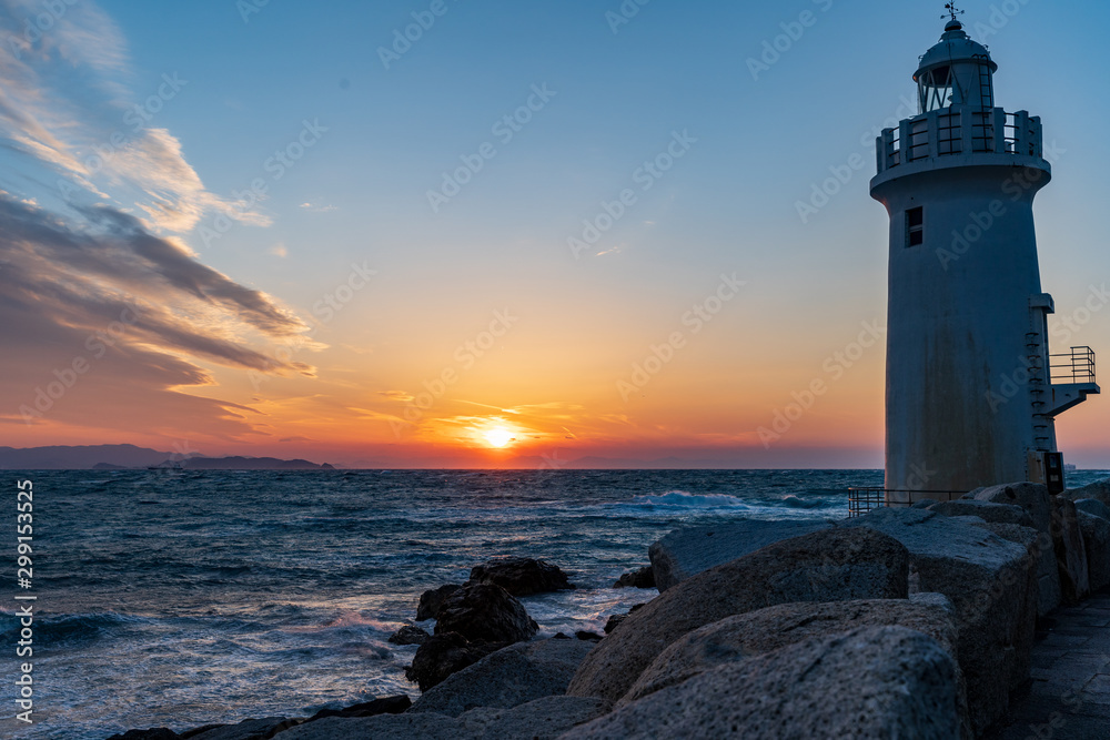 灯台と夕陽 灯台と夕陽