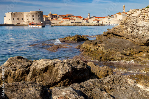 Fototapeta Naklejka Na Ścianę i Meble -  Dubrovnik. Old city walls and towers in the early morning.