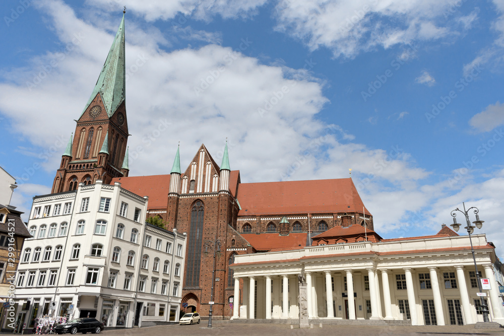 Obraz premium Historic Old Town of Schwerin with Schweriner Dom, New Building (Neues Gebäude) and Lion Monument (Löwendenkmal), Mecklenburg-Vorpommern, Germany