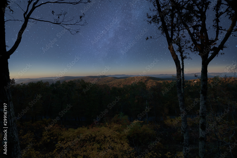 Fototapeta premium Starry night milky way in Georgia Mountains in the city of Jasper at Eagle's rest city park just after the blue hour during the fall