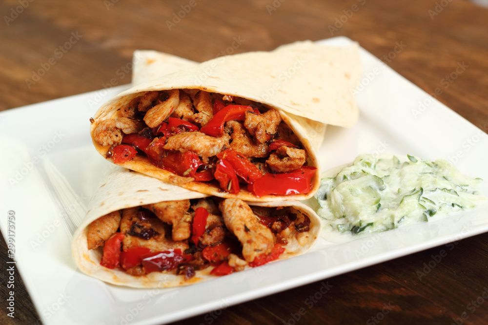 Tortilla with chicken, bell pepper and tzatziki Tortilla with chicken, bell pepper and tzatziki