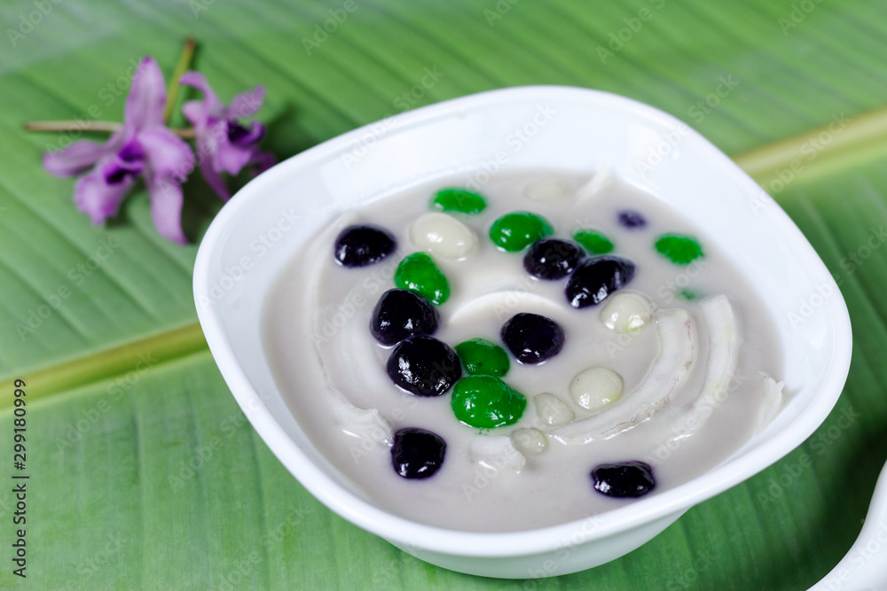 dumplings in coconut cream,bua loi Thai dessert dumplings in coconut cream,bua loi Thai dessert