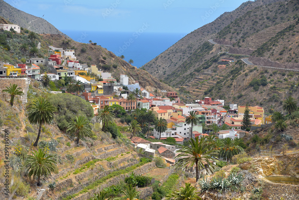 Fototapeta premium Ort Vallehermoso auf der Insel La Gomera / Kanaren
