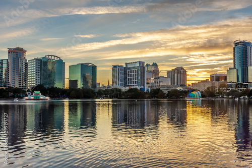 Foto Scenic sunset view from Lake Eola Park ,Orlando ,Florida.