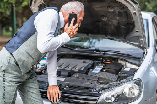 Senior man calling for help after car breakdown. © hedgehog94