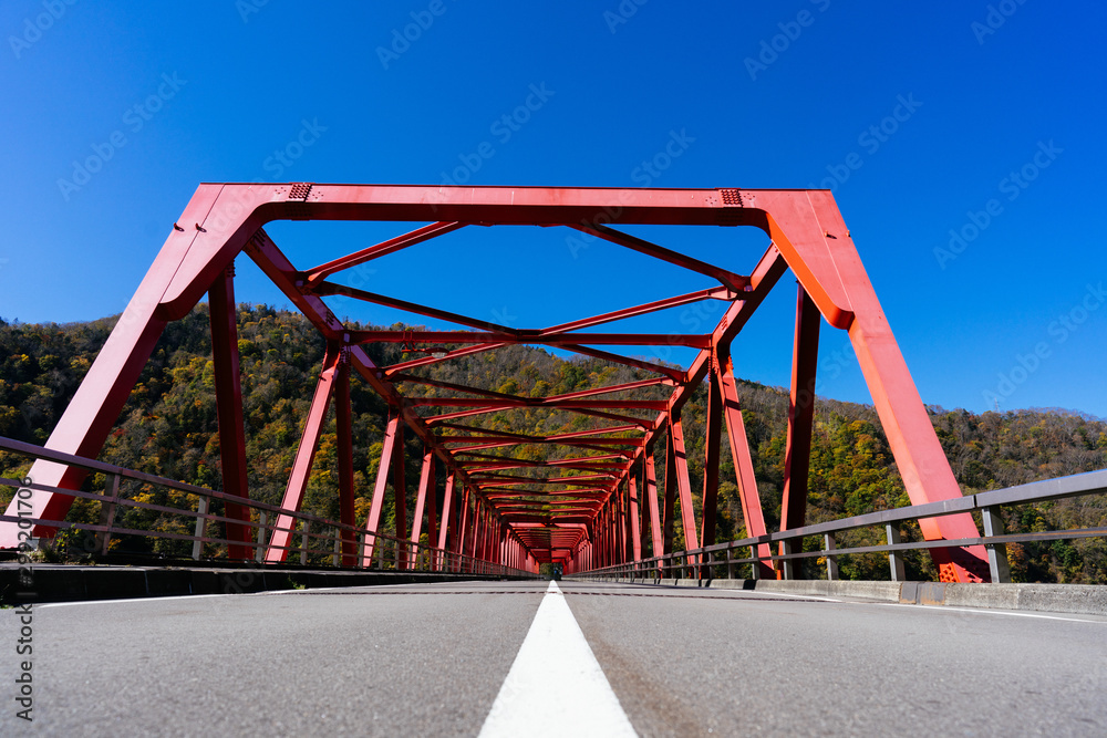 鉄橋と青空